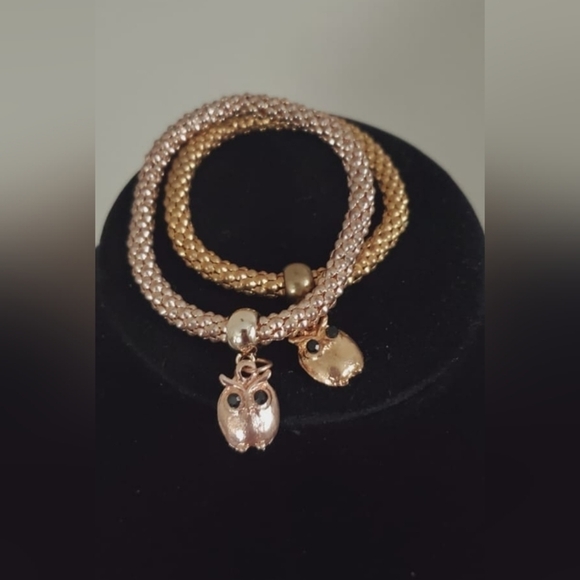 Gold Tone Wooven Wide Chain  Vermeil Bracelet. 🌴 - Picture 2 of 7